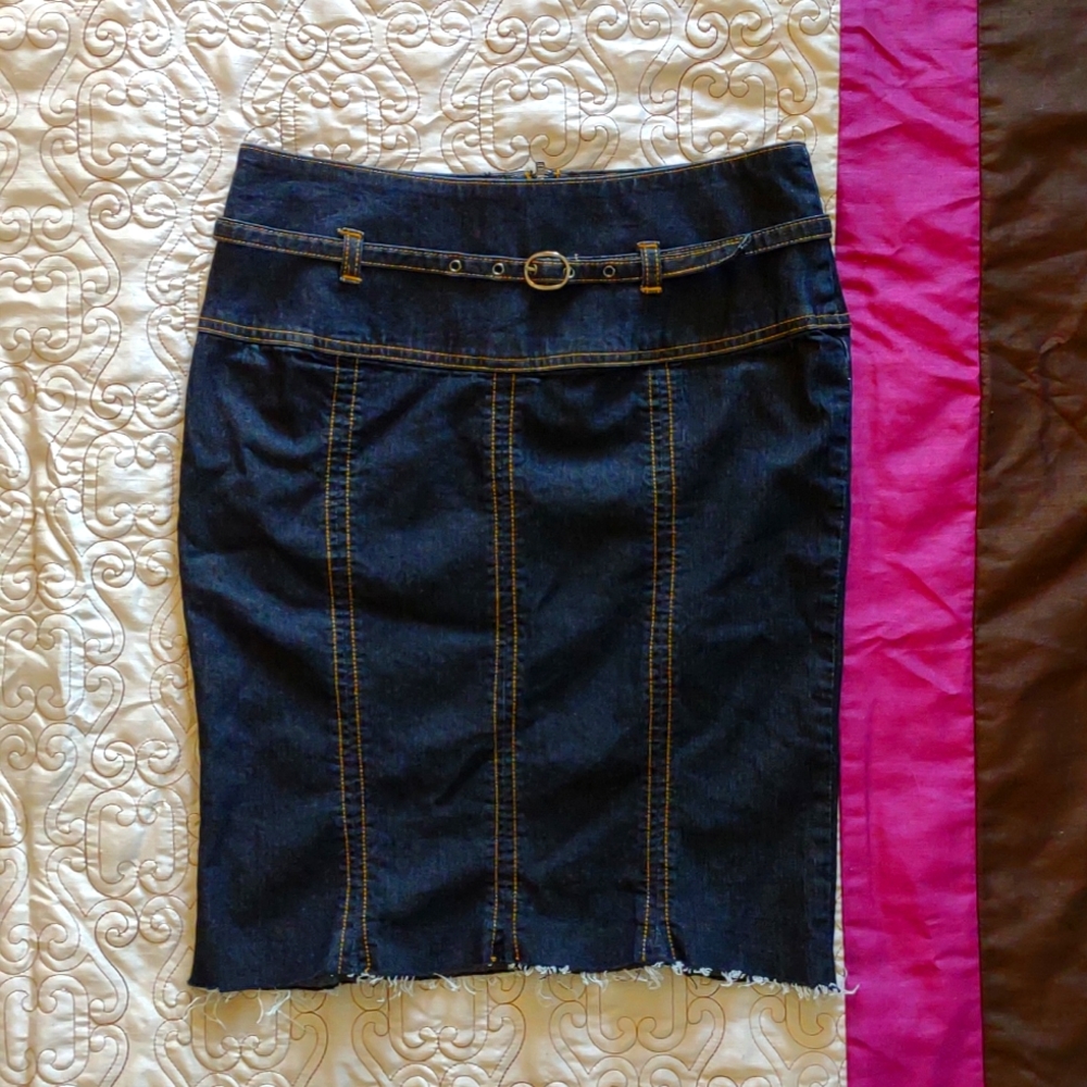 Bisou Bisou dark denim pencil skirt beautiful condition like new size 4.